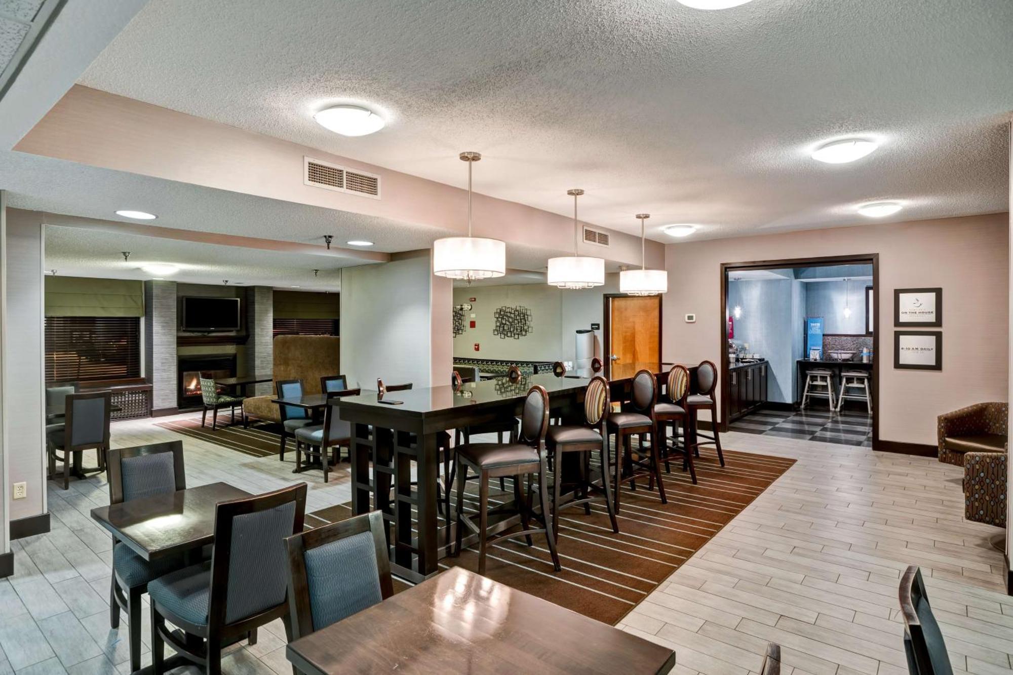 Hampton Inn State College Exterior foto